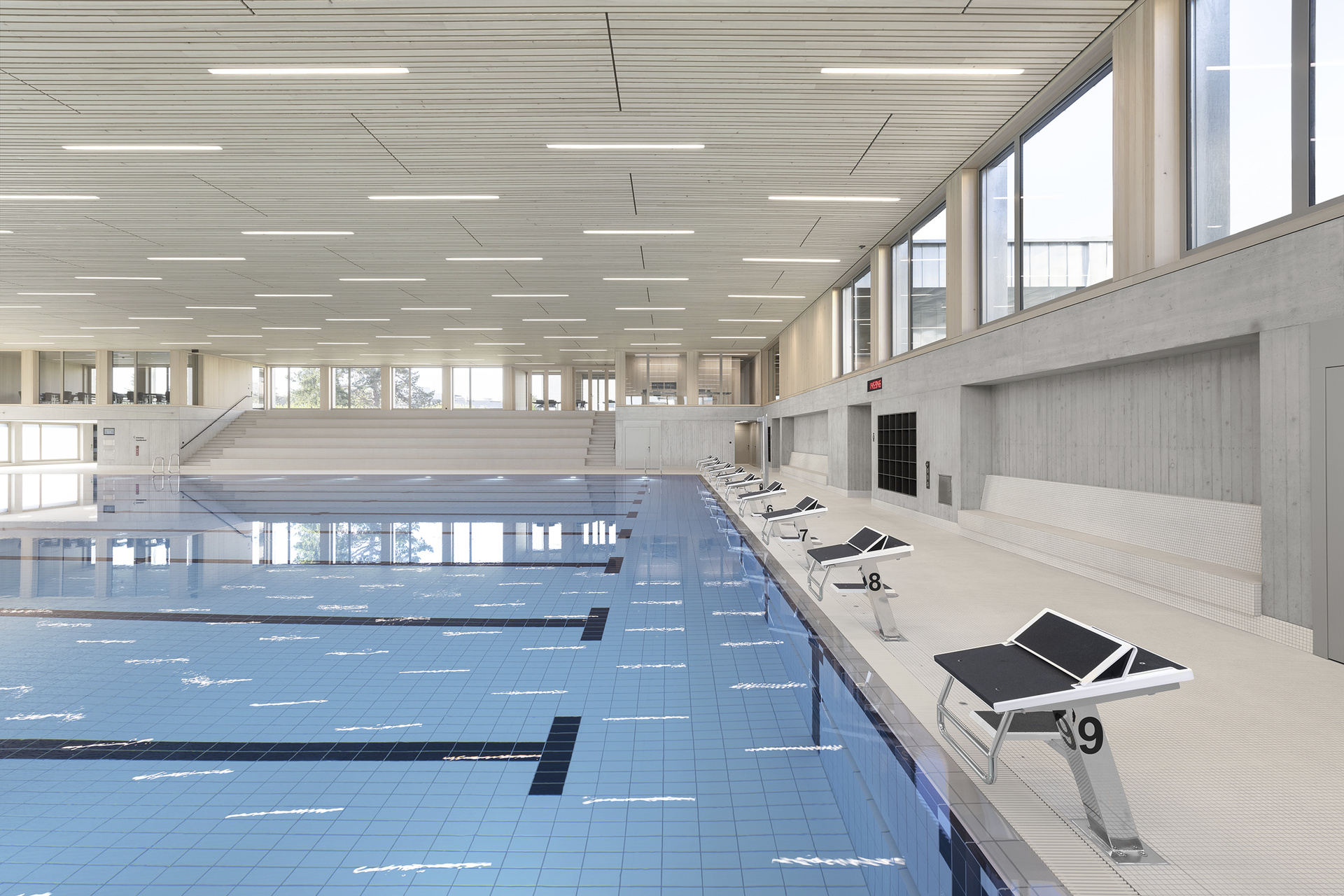 Sportbecken - Seitenansicht Sportbecken - Seitenansicht