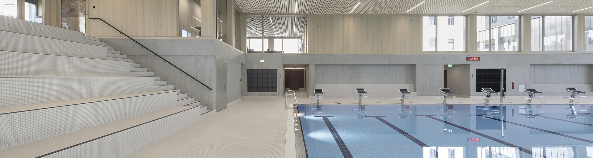 Sportbecken - Tribüne Sportbecken - Tribüne